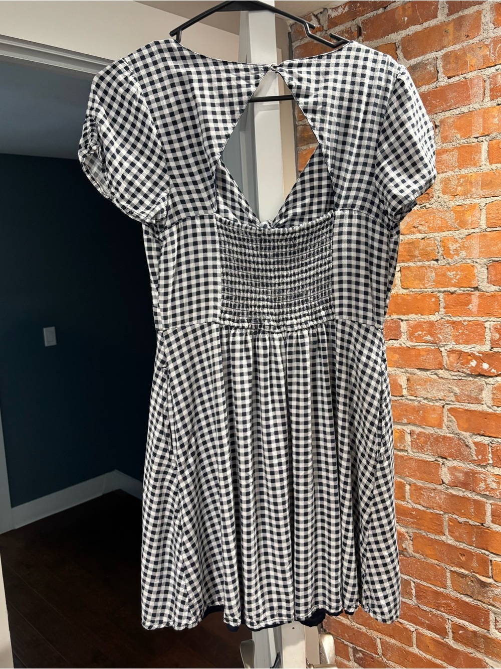 Abercrombie & Fitch Black & White Gingham V-Neck Tie-Front Dress - Picture 3 of 3